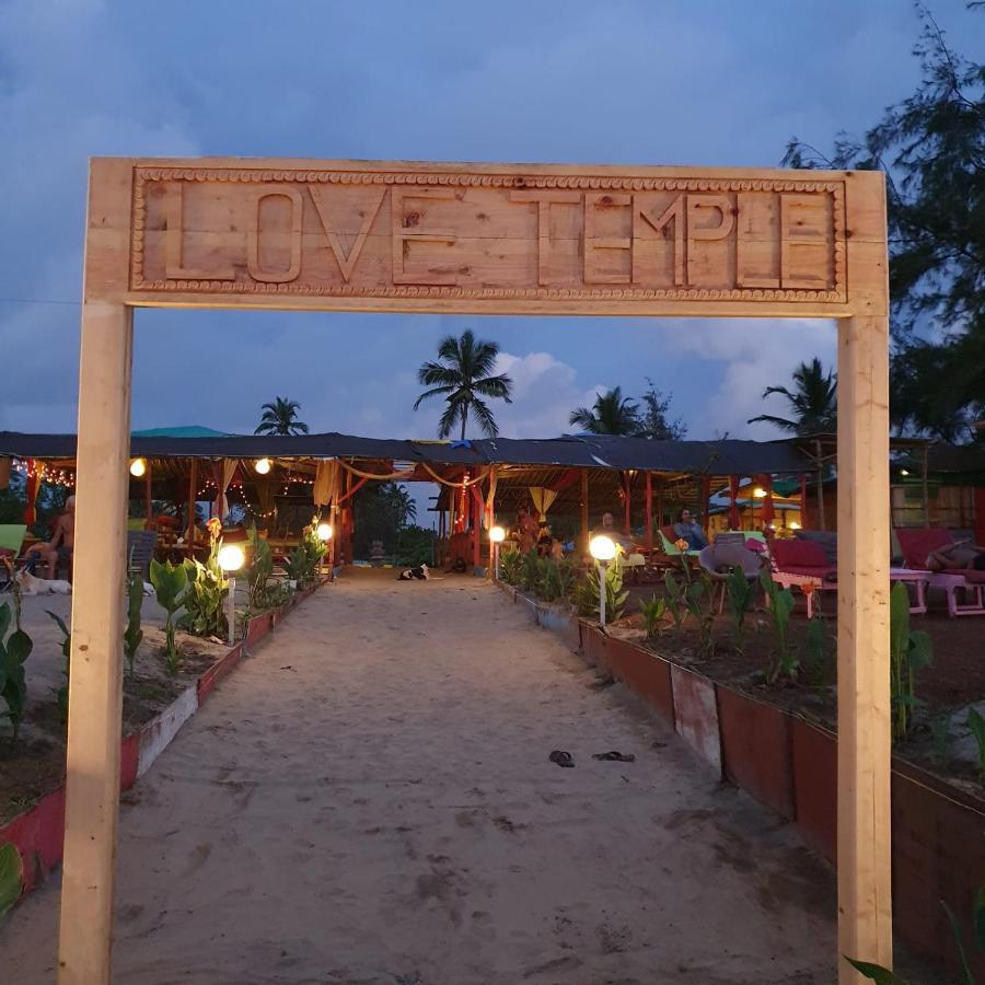 Love Temple Beach Resort Арамболь Экстерьер фото