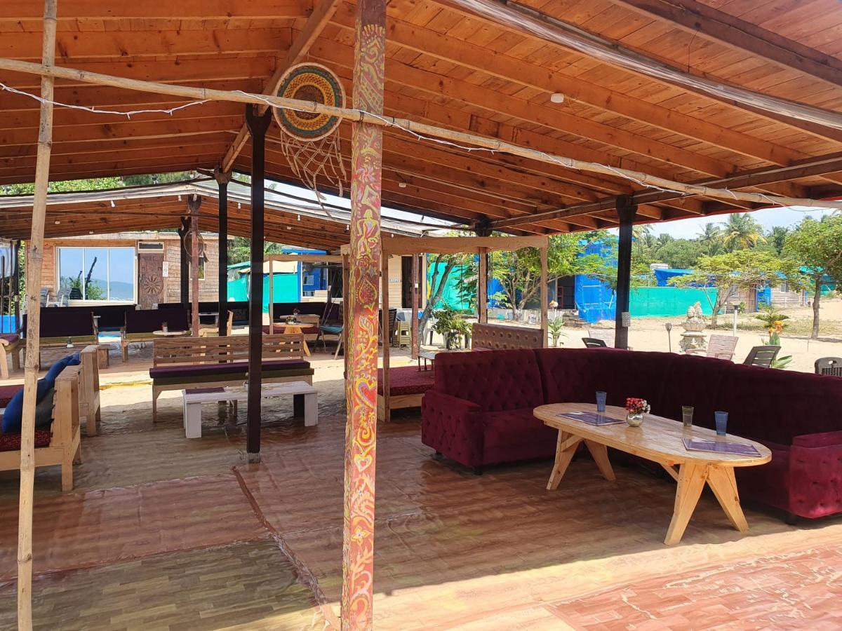 Love Temple Beach Resort Арамболь Экстерьер фото