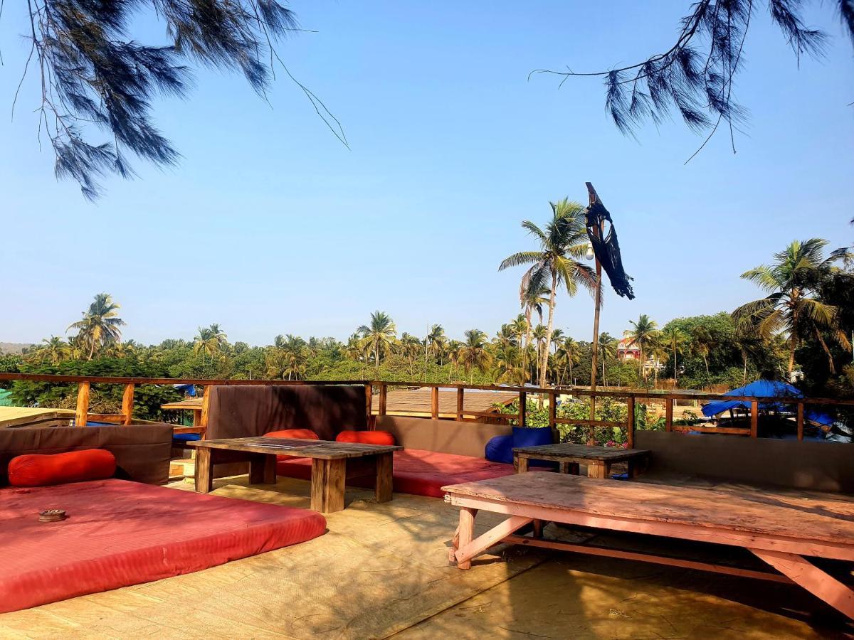 Love Temple Beach Resort Арамболь Экстерьер фото