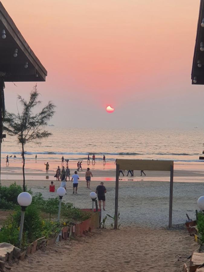 Love Temple Beach Resort Арамболь Экстерьер фото