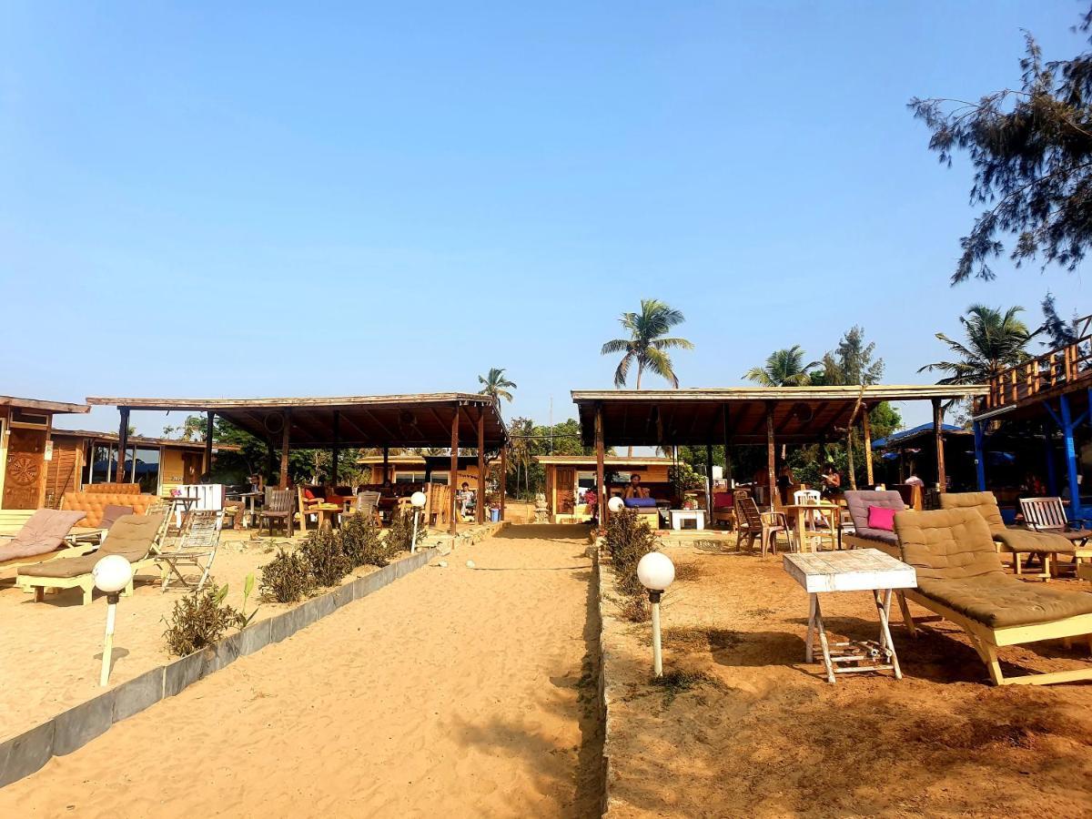 Love Temple Beach Resort Арамболь Экстерьер фото