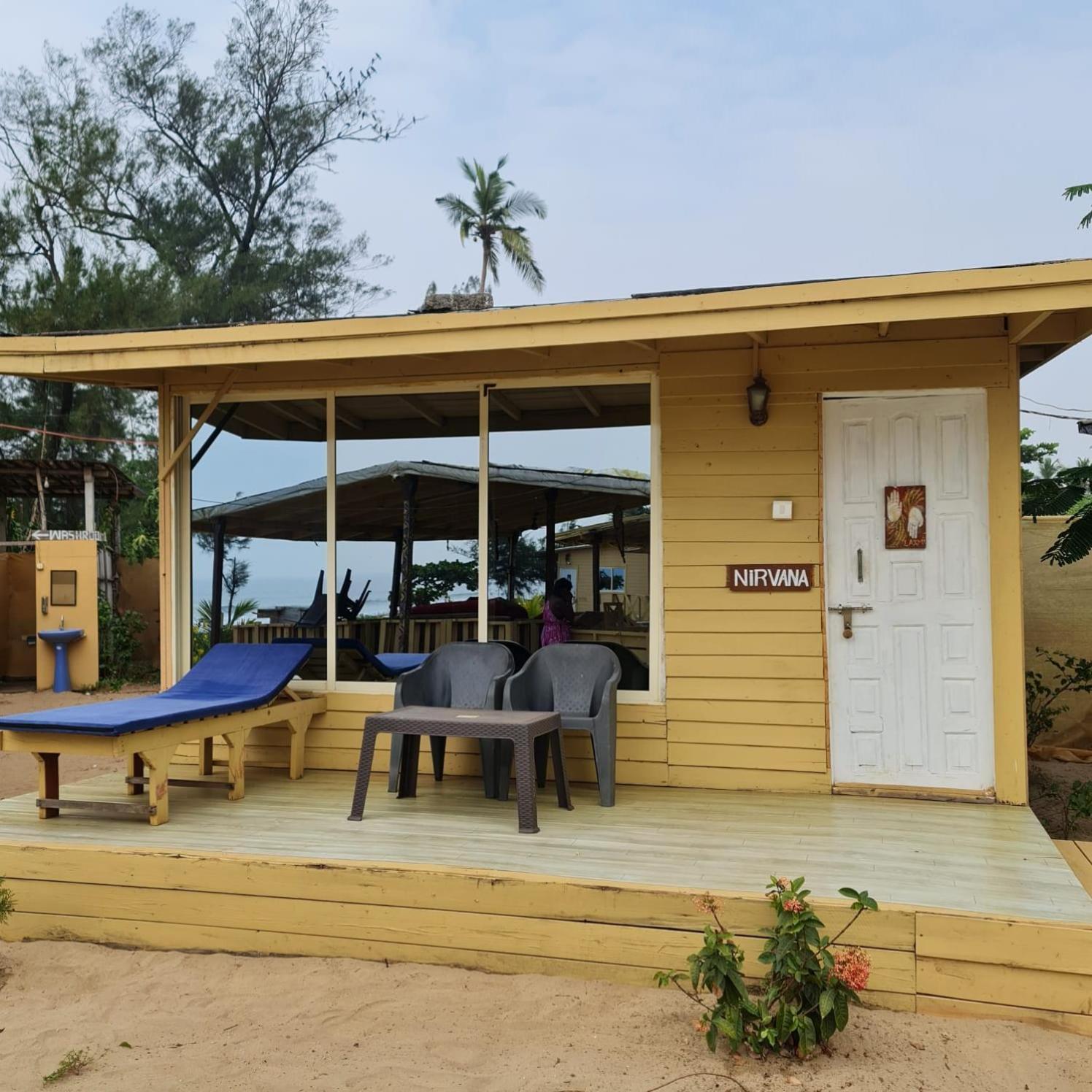 Love Temple Beach Resort Арамболь Экстерьер фото