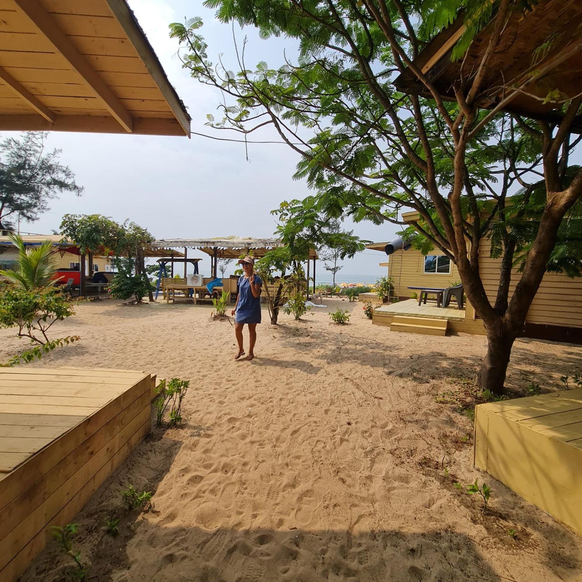 Love Temple Beach Resort Арамболь Экстерьер фото