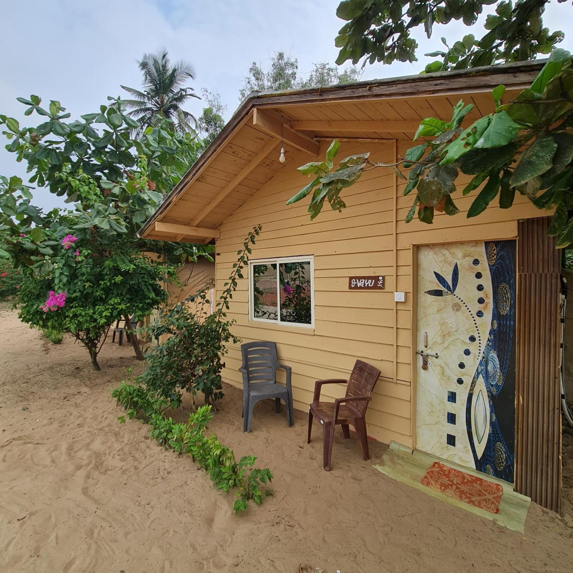 Love Temple Beach Resort Арамболь Экстерьер фото